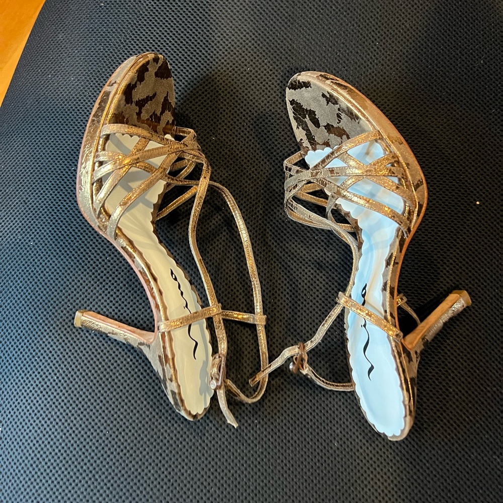 Nina Copper Gold Strappy Sandals EUC - Picture 3 of 5